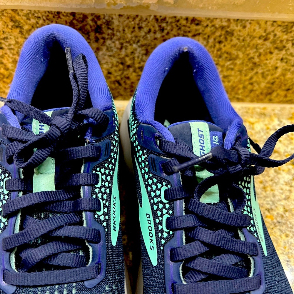 Brooks Ghost 14 Sneakers - Navy and Mint gently used.
Size 7